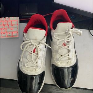 AIR JORDAN 11 CMFT LOW BASKETBALL SHOE LIFESTYLE SHOE